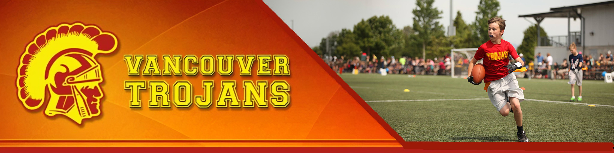Tim Trojans berkumpul di lapangan sebelum bertanding